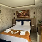 Peker Hotel *
