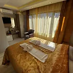 Peker Hotel *